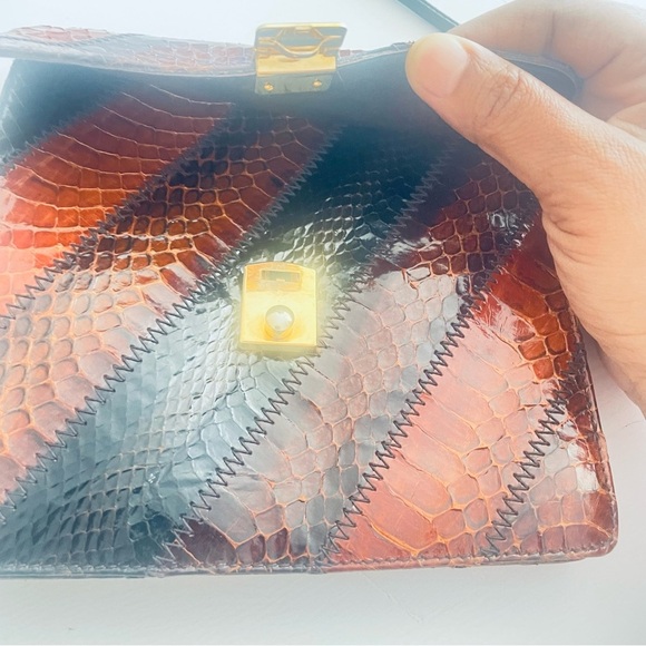 VINTAGE REPTILE LEATTHER BROWN SHOULDER CROSSBODY WOMEN BAG GOLD HARDWARE - Picture 4 of 14